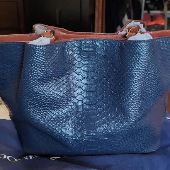 Dooney & Bourke Croc Embossed Flynn - Picture 5 of 17